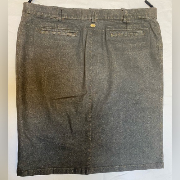 Vintage CHANEL gray w/ gold metallic denim skirt (w/ spandex). Gold hardware. - Picture 2 of 9